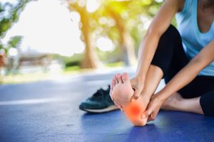 9 Best Running Shoes for Neuropathy in 2022 [Men and Women]