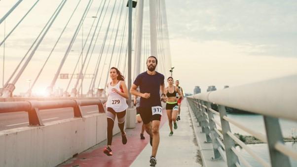 runner run on the bridge